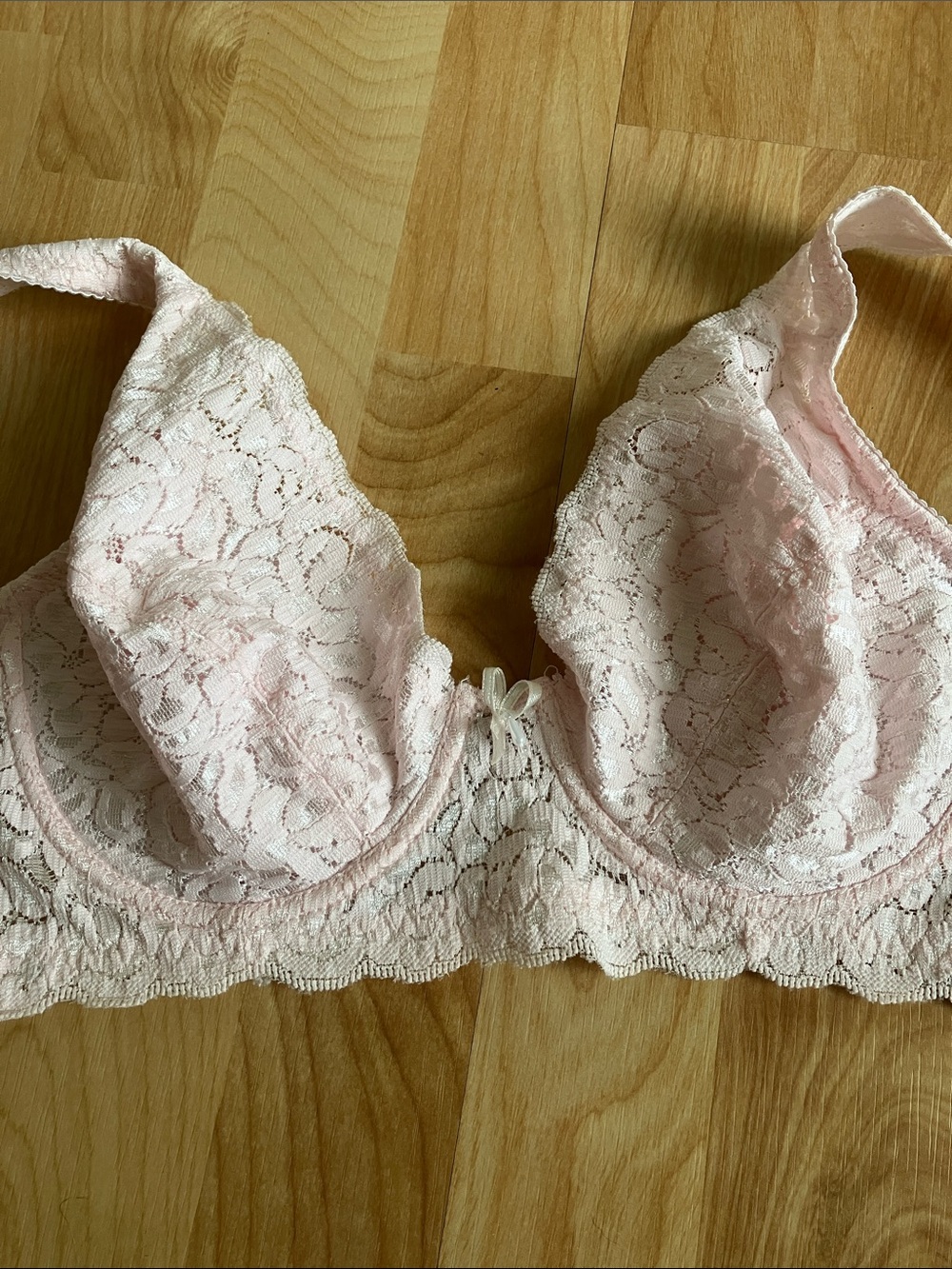 Pink lace underwire bra 36D